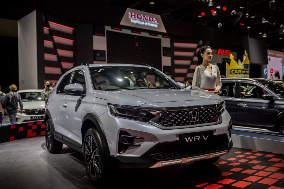 Mobil Honda WR-V di pameran otomotif Gaikindo Jakarta Auto Week (GJAW) 2023 di JCC Senayan, Jakarta, Jumat (10/3). Pameran otomotif yang mengusung tema Automotive x Lifestyle itu berlangsung hingga 19 Maret 2023.