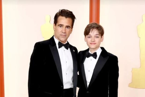 Colin Farrel dan Henry Tadeusz Farrel