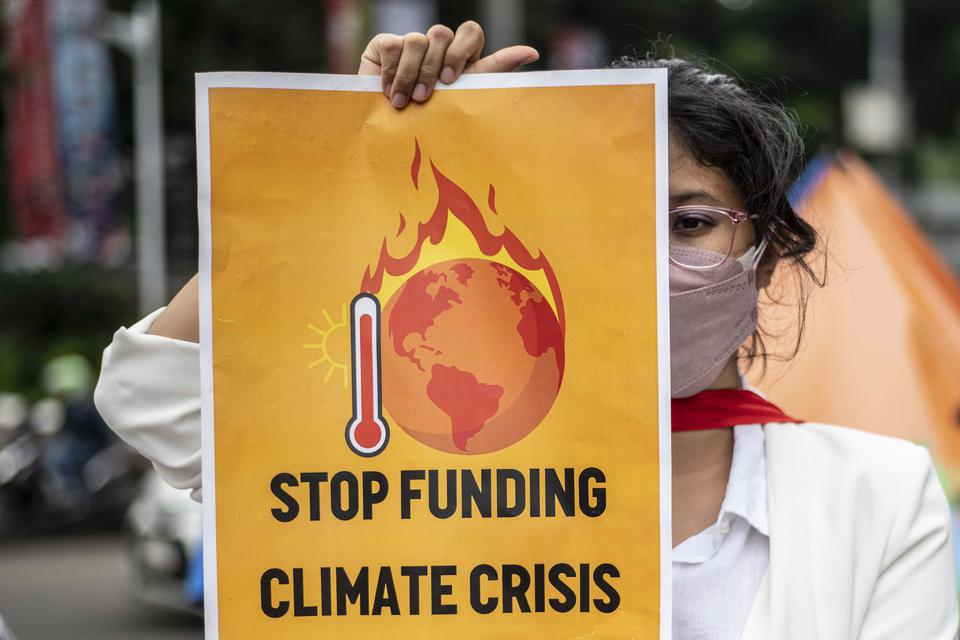 Para pegiat iklim meragukan keberadaan eksekutif perusahaan minyak di tampuk presidensi COP28 bisa menghasilkan komitmen untuk mengurangi penggunaan bahan bakar fosil. 