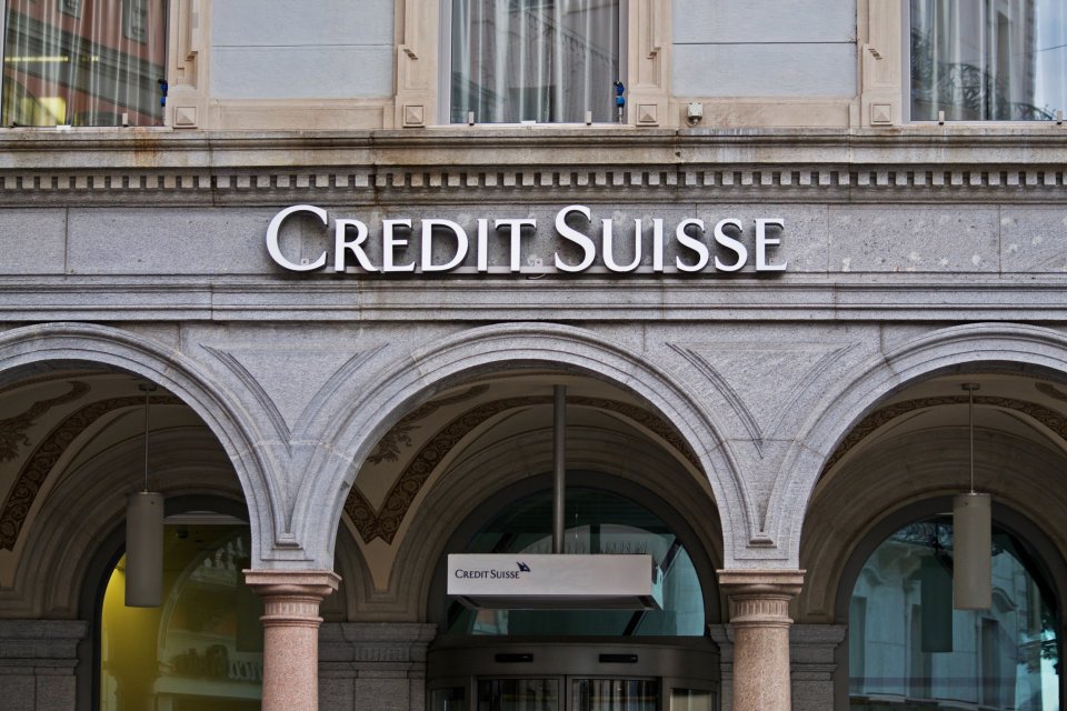 Credit Suisse, tiga bank di AS, UBS