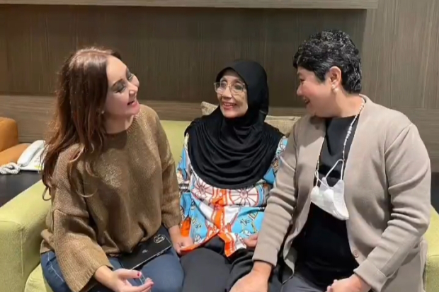 Nani Wijaya dan Cahya Kamila