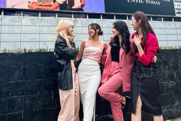 Sisca Bersama Teman Satu Grup JKT48