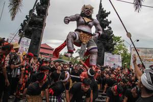 PAWAI OGOH OGOH MENYAMBUT HARI RAYA NYEPI