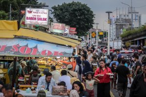Sentra Kuliner Nasi Kapau Menjadi Spot Favorit Berbuka Puasa