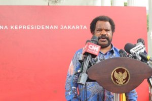 Ketua Lembaga Masyarakat Adat Tanah Papua Lenis Kogoya di Istana Kepresidenan, Jakarta, Senin (27/3). Foto; Antara.