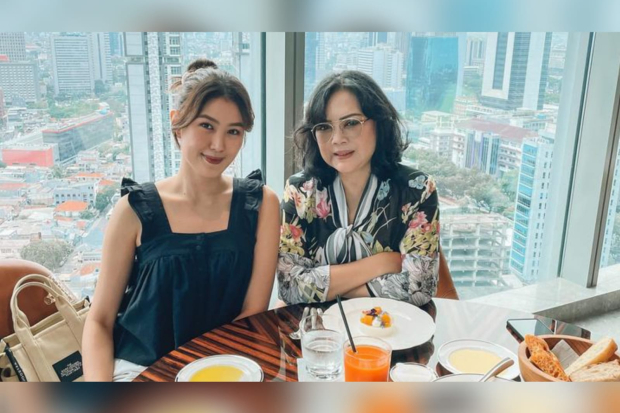 Natasha Mannuela dan ibu