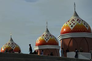NGABUBURIT DI MASJID 99 KUBAH MAKASSAR