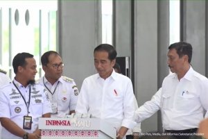 Presiden Joko Widodo saat meresmikan operasi KA Makassar Parepare di Maros, Sulsel, Rabu (29/3). Foto: Youtube/Sekretariat Presiden.