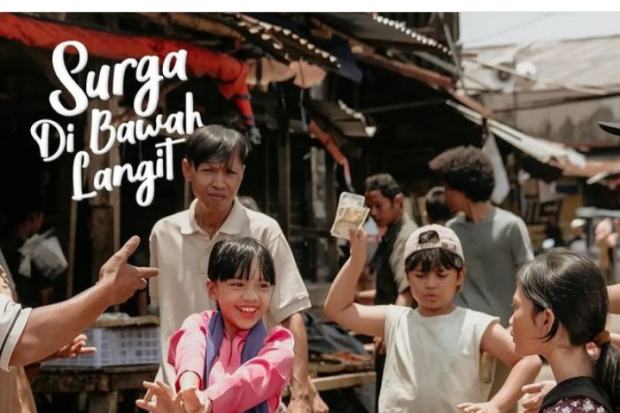 Film Surga di Bawah Langit