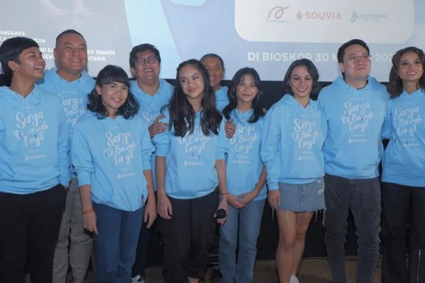 Pemain Surga di Bawah Langit