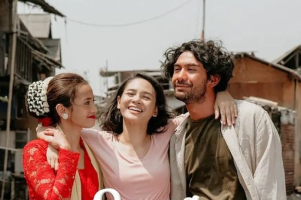 Film Surga di Bawah Langit