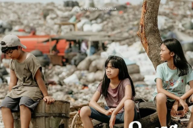 Film Surga di Bawah Langit