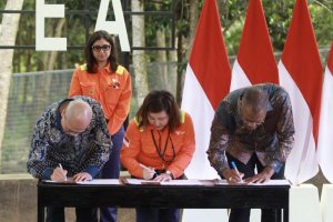 Penandatanganan kerja sama antara PT Vale Indonesia Tbk dan Zhejiang Huayou Cobalt Co Tiongkok dengan produsen mobil global Ford Motor Co., Kamis (30/