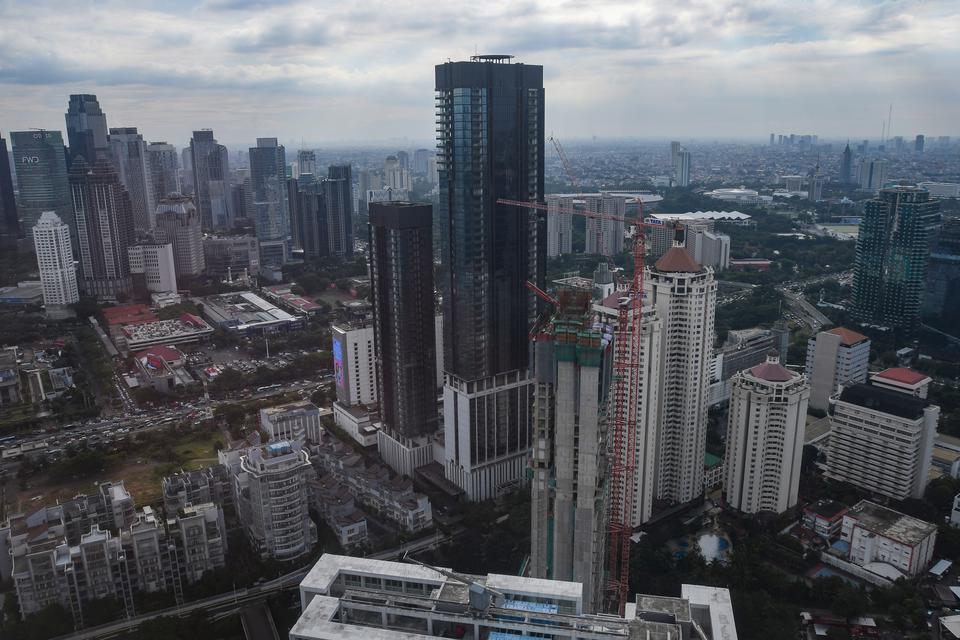 Suasana gedung-gedung bertingkat di Jakarta, Jumat (31/3/2023). 