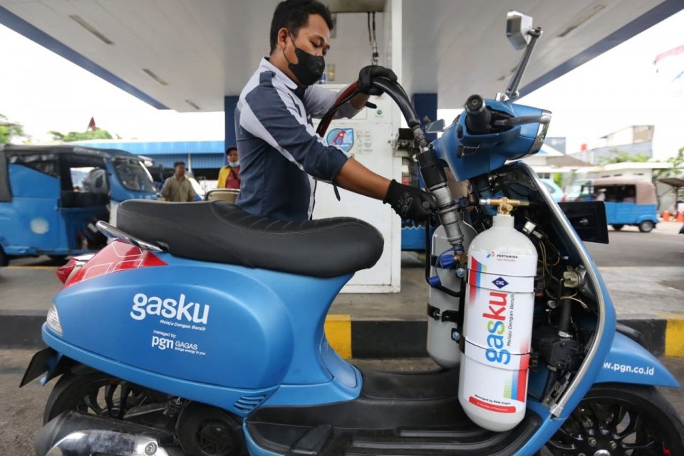 Subholding Gas Pertamina, PT PGN Tbk bersama PT Gagas Energi Indonesia selaku Anak Perusahaan, melaksanakan uji coba penggunaan Compressed Natural Gas (CNG) sebagai Bahan Bakar Gas (BBG) pada sepeda motor (29/3/2023). PGN melakukan uji coba pada tiga sepe