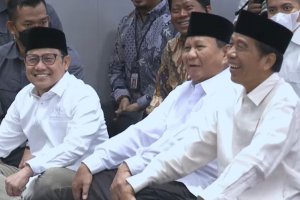 Jokowi bersama Prabowo Subianto dan Muhaimin Iskandar dalam kegiatan silaturahmi di kantor DPP PAN, Minggu (2/4). 