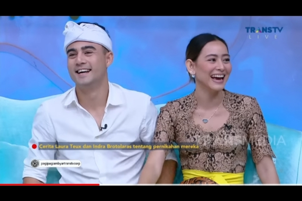 Laura Theux dan Indra Brotolaras