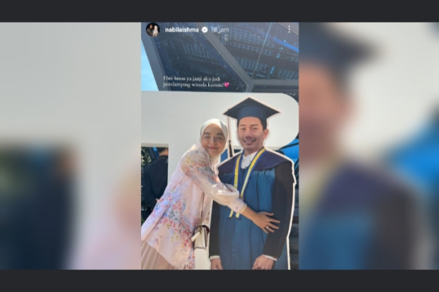 Nabila Ishma Hadir di Wisuda Emmeril Kahn Mumtadz