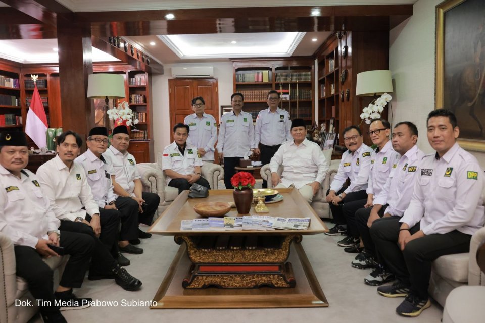 Kunjungan Ketua Umum Partai Bulan Bintang (PBB) Yusril Ihza Mahendra ke kediaman Ketua Umum Partai Gerindra Prabowo Subianto (6/4/2023).