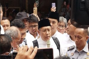 Mantan Ketua Umum Partai Demokrat Anas Urbaningrum saat berpidato usai bebas dari Lapas Sukamiskin, Kota Bandung, Jawa Barat, Selasa (11/4/2023).