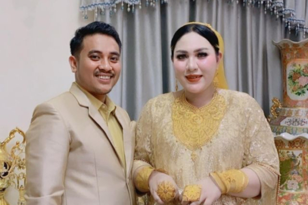 Mira Hayati dan Suami