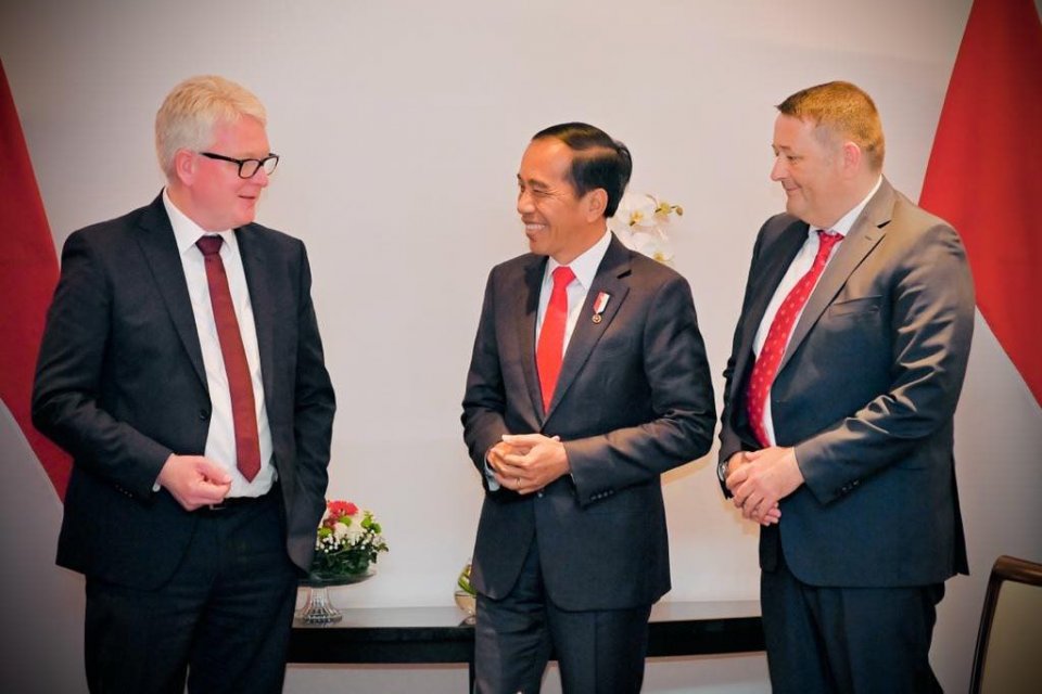 Presiden Joko Widodo bertemu dengan CEO PowerCo Frank Blome dan CPO PowerCo Jorg Teichmann di Hannover, Jerman, Minggu (16/4) 