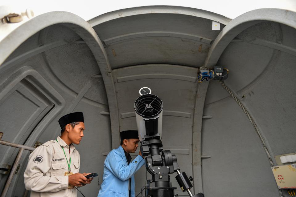 Kementerian Agama melakukan pengamatan hilal atau rukyatul hilal di 99 titik di seluruh Indonesia untuk menetapkan Idul Adha 2023.