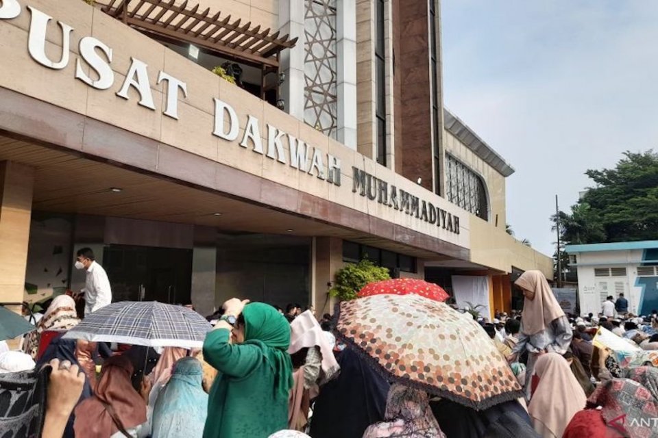 Meski Gerimis, Warga Ramai Salat Ied di Gedung PP Muhammadiyah 