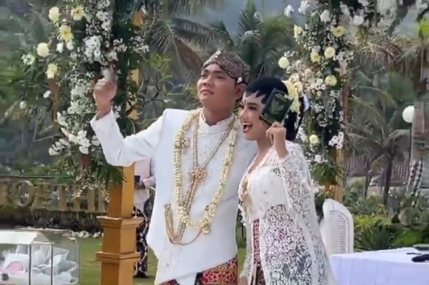 Momen Pernikahan Tri Suaka dan Nabila Maharani