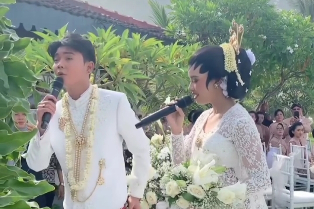 Momen Pernikahan Tri Suaka dan Nabila Maharani