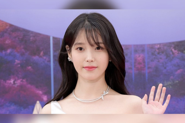 IU di Baeksang Arts Awards 2023