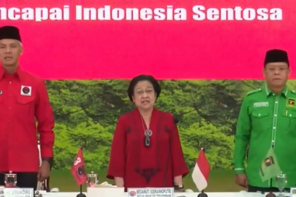 Ketua Umum PDIP Megawati Soekarnoputri, Plt Ketua Umum PPP Mardiono, dan Gubernur Jateng Ganjar Pranowo di Pertemuan PDIP dan PPP, Jakarta, Minggu (30/4). Foto: Youtube/ PDIP.