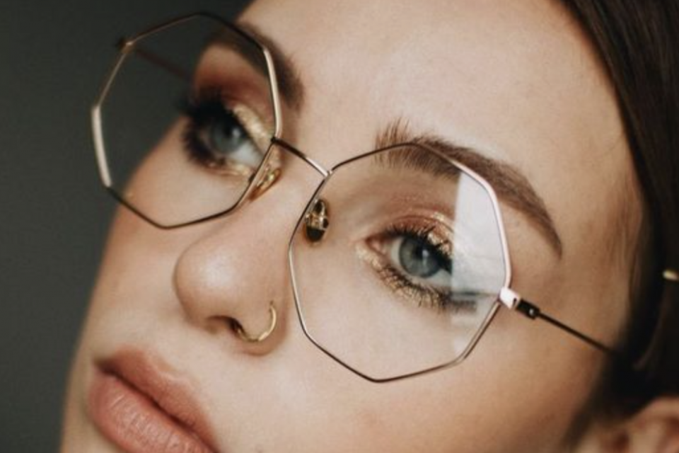 Model Kacamata Terbaru Wanita