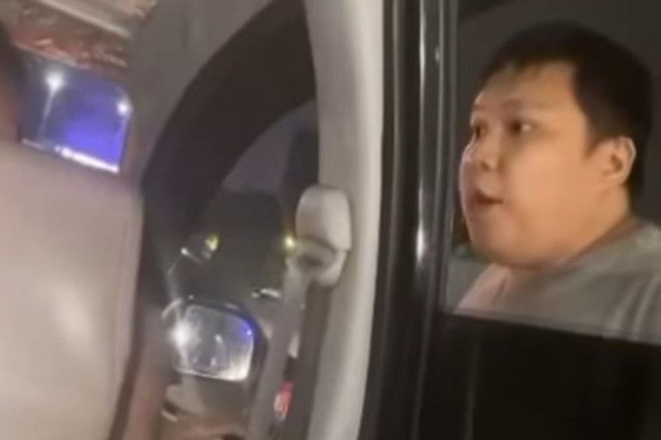 Aksi Arogan Sopir di Tol