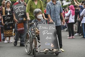 Parade etnik penyintas kanker