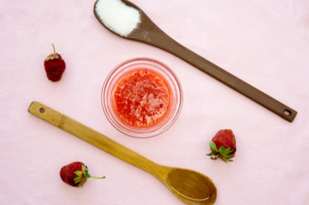 Ilustrasi Produk Eksfoliasi Bibir