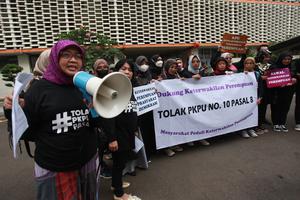 Unjuk rasa Masyarakat Peduli Keterwakilan Perempuani