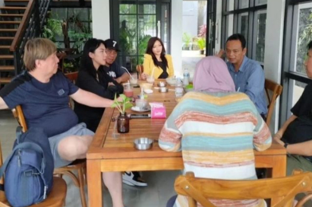 Proses reading film Waru