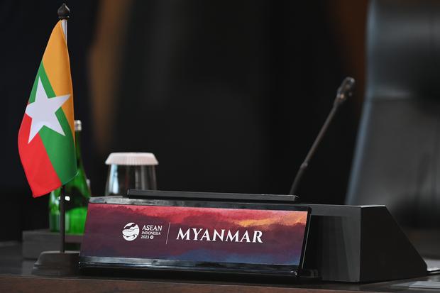 Meja kosong kepala negara Myanmar pada pembukaan Konferensi Tingkat Tinggi (KTT) Ke-42 ASEAN , di Labuan Bajo, Manggarai Barat, NTT, Rabu (10/5/2023). POOL/