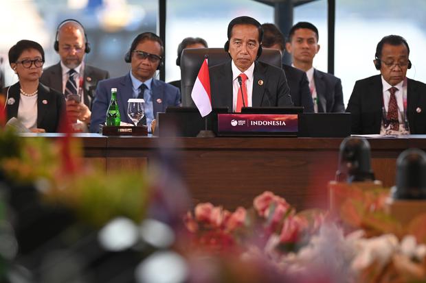 Presiden Indonesia Joko Widodo (ketiga kanan) bersiap siap membuka Konferensi Tingkat Tinggi (KTT) Ke-42 ASEAN , di Labuan Bajo, Manggarai Barat, NTT, Rabu (10/5/2023). KTT Ke-42 ASEAN mengangkat tema ASEAN Matters: Epicentrum of Growth. POOL/