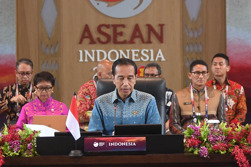 jokowi, asean, parlemen