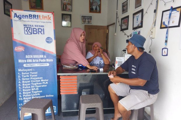 Peningkatan jumlah AgenBRILink merupakan dampak strategi hybrid bank yang dilakukan BRI.