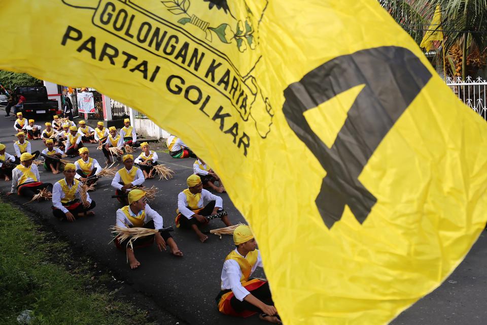 Partai Golkar mendaftar ke Kantor KPU Provinsi Maluku Utara, Kota Ternate, Maluku Utara, Minggu (14/5/2023). 
