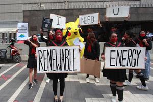 Aksi menghentikan pendanaan energi fosil