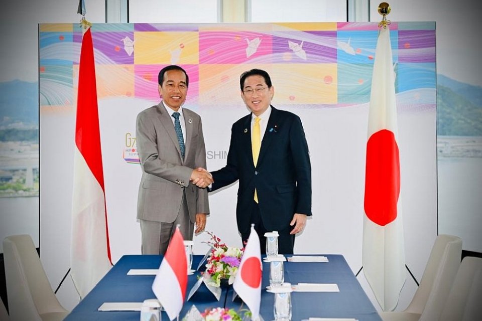 Presiden Jokowi bertemu PM Jepang Fumio Kishida di KTT G7 Hiroshima, Jepang, Minggu (21/5).
