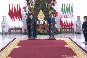 Presiden Joko Widodo bersama Presiden Iran Ebrahim Raisi di Istana Bogor, Selasa (23/5). Foto: Youtube/Sekretariat Presiden.
