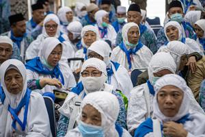 Jamaah calon haji tiba di Asrama Haji Palembang
