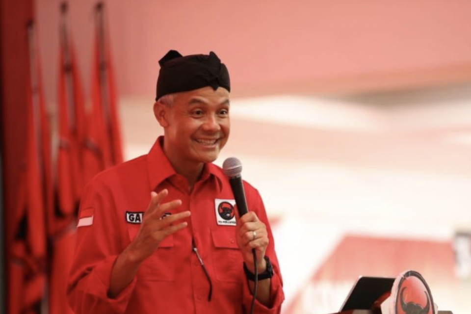 Bakal calon presiden (bacapres) dari PDI Perjuangan Ganjar Pranowo dalam konsolidasi partai di Kantor DPD PDI Perjuangan Banten, Sabtu (27/5)