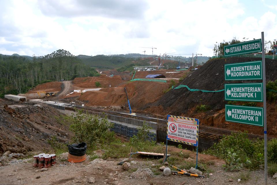 Suasana proyek pembangunan di Kawasan Inti Pusat Pemerintahan (KIPP) Ibu Kota Negara (IKN) Nusantara, Kabupaten Penajam Paser Utara, Kalimantan Timur, Selasa (30/5/2023). Progres pembangunan IKN Nusantara secara keseluruhan hingga saat ini telah mencapai 