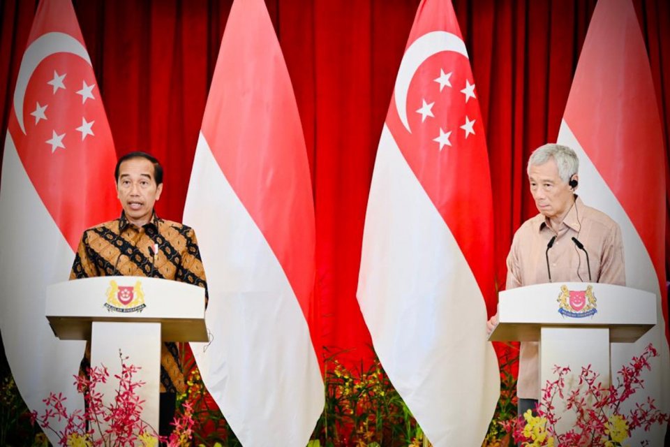 Presiden RI Joko Widodo (Jokowi) melakukan pertemuan bilateral dengan Perdana Menteri (PM) Singapura Lee Hsien Loong, Kamis (16/03), di Istana Kepresidenan Singapura. 